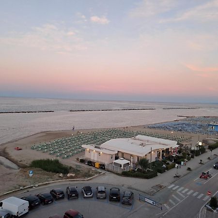 Attico Fronte Mare Daire Martinsicuro Dış mekan fotoğraf