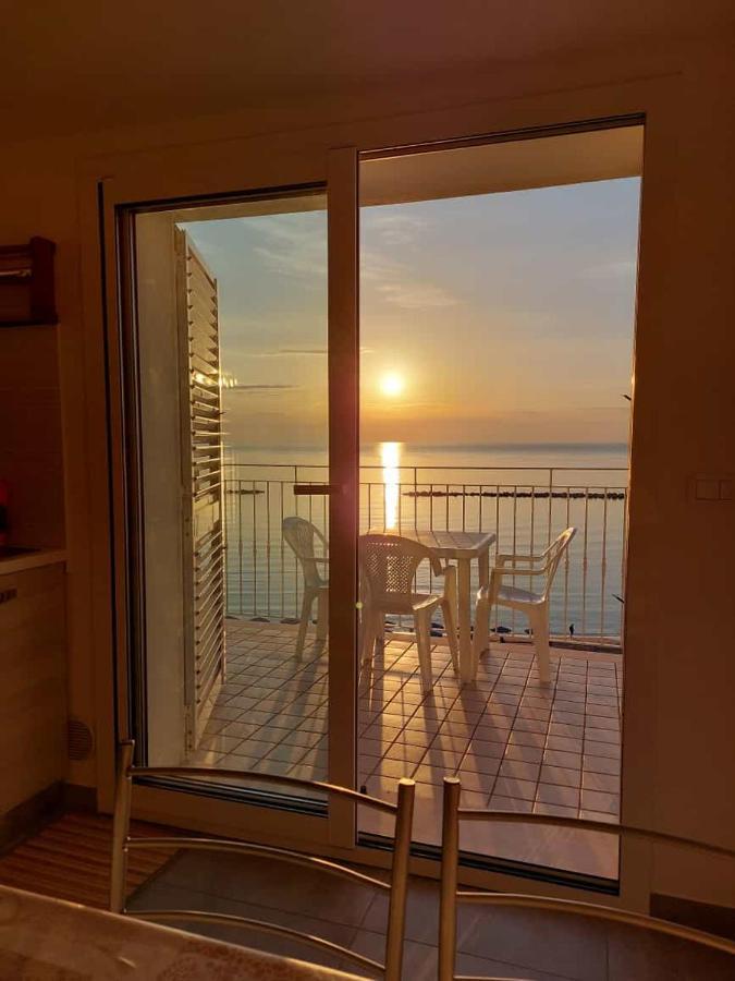Attico Fronte Mare Daire Martinsicuro Dış mekan fotoğraf