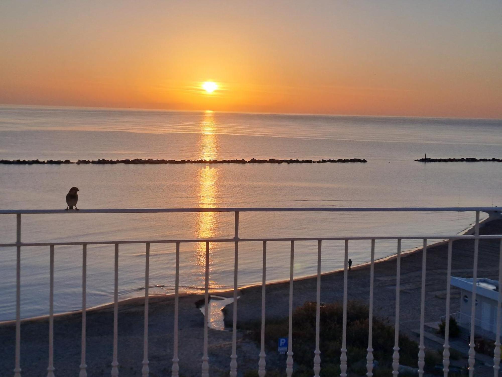 Attico Fronte Mare Daire Martinsicuro Dış mekan fotoğraf