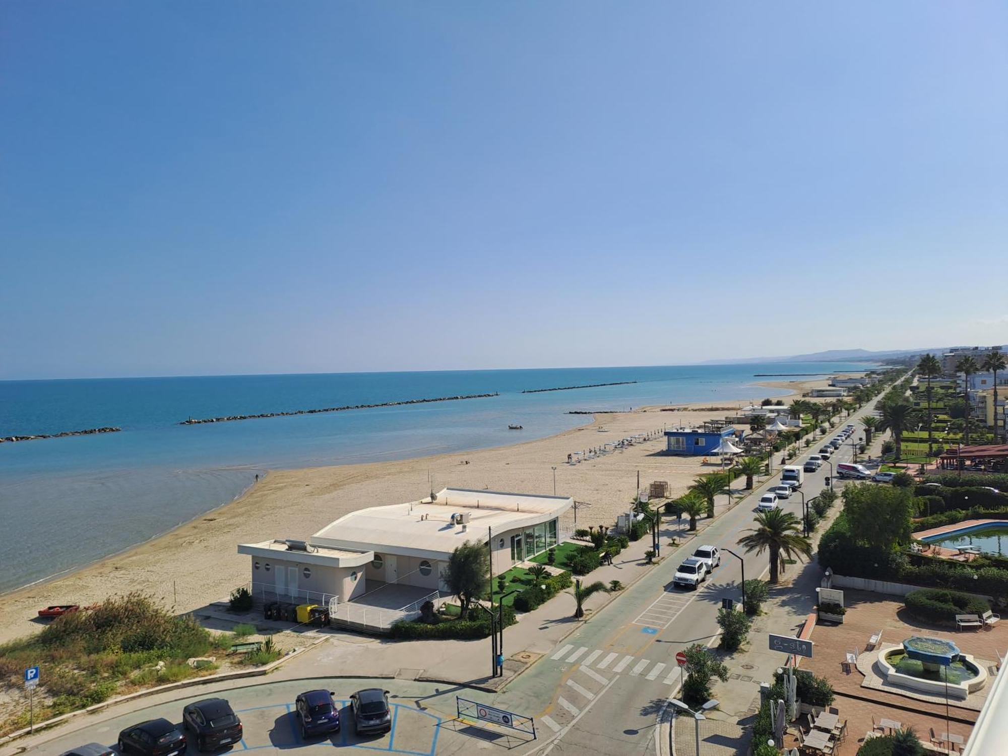 Attico Fronte Mare Daire Martinsicuro Dış mekan fotoğraf