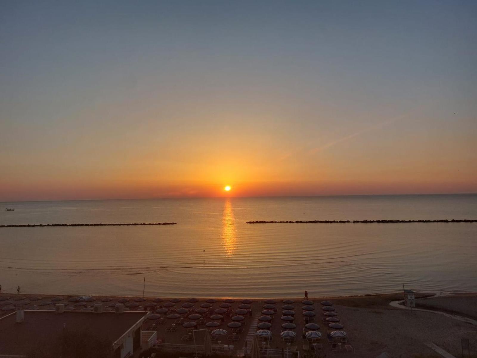 Attico Fronte Mare Daire Martinsicuro Dış mekan fotoğraf