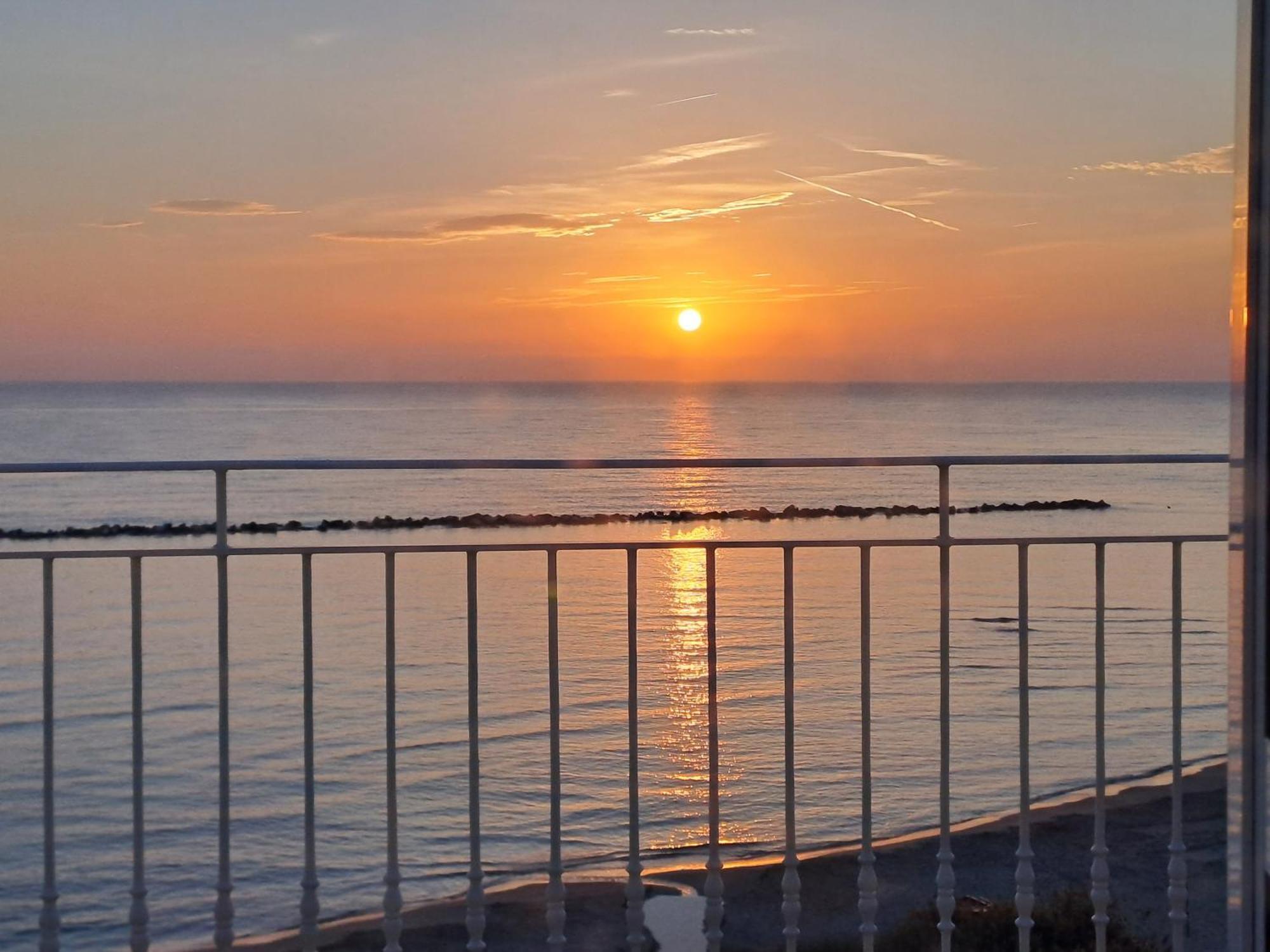 Attico Fronte Mare Daire Martinsicuro Dış mekan fotoğraf