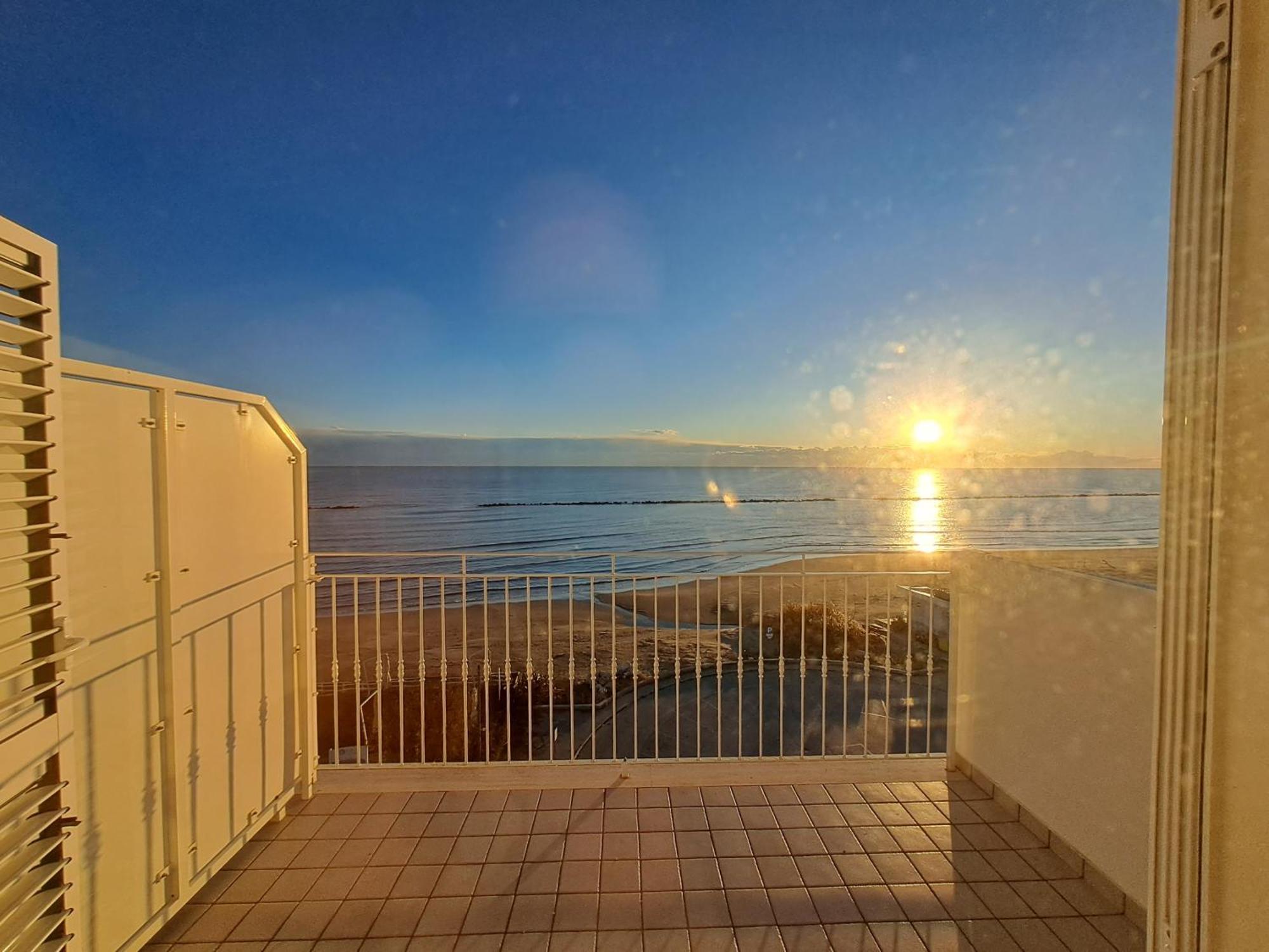 Attico Fronte Mare Daire Martinsicuro Dış mekan fotoğraf